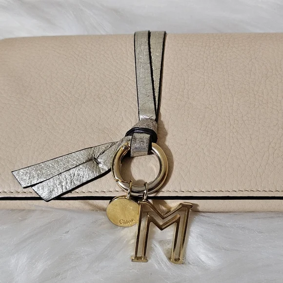❌SOLD❌ 🩷Chloe Alphabet Wallet🩷 - Picture 4 of 14